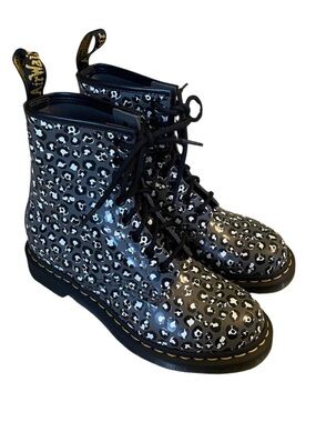Dr. Marten’s 1460 Women's Combat Boots Leopard Smooth Leather Lace Up sz 7 NWOT